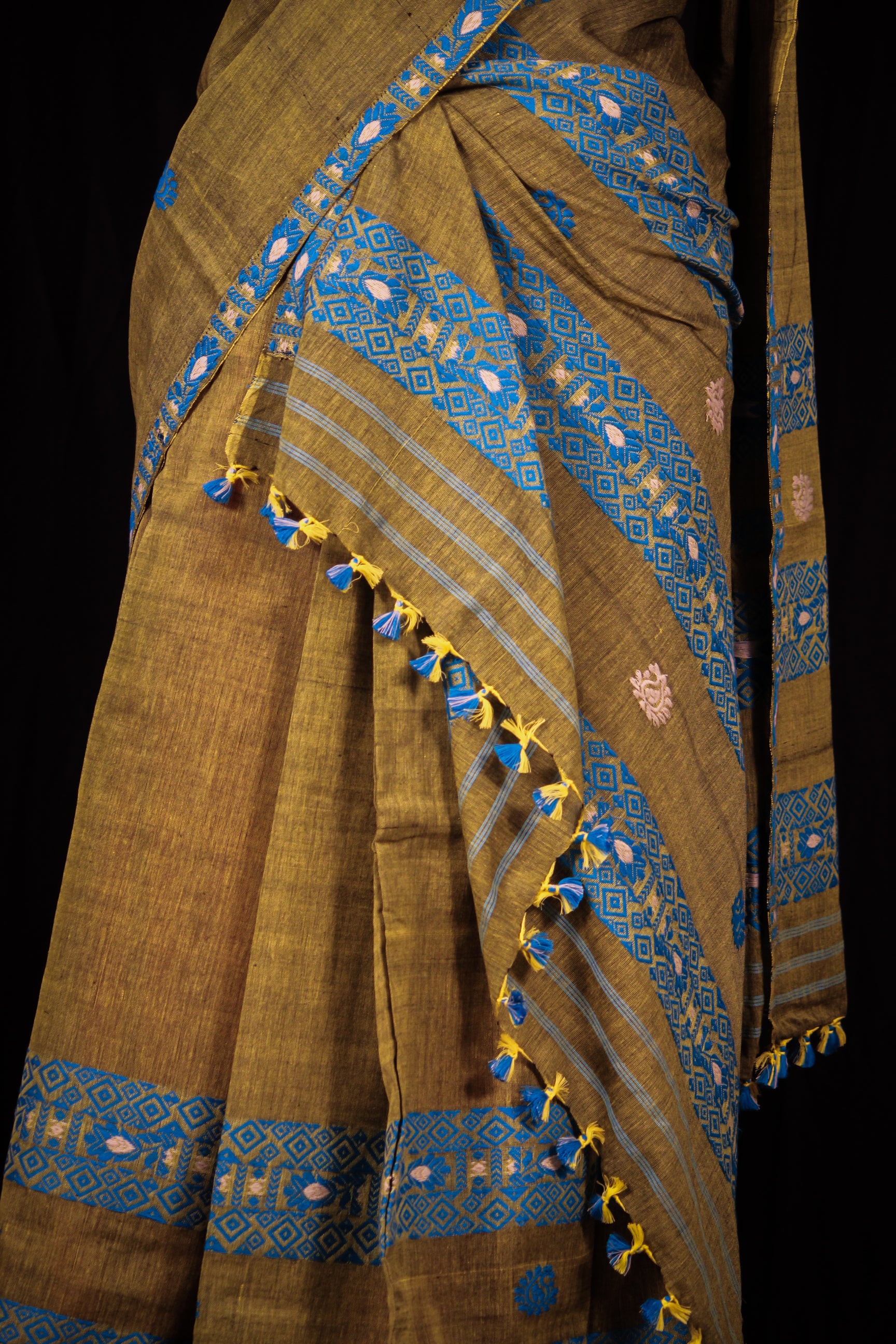 HANDWOVEN  ASSAM COTTON MEKHALA CHADOR CMC08
